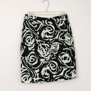 Cute black and white rose skirt size 4 petite